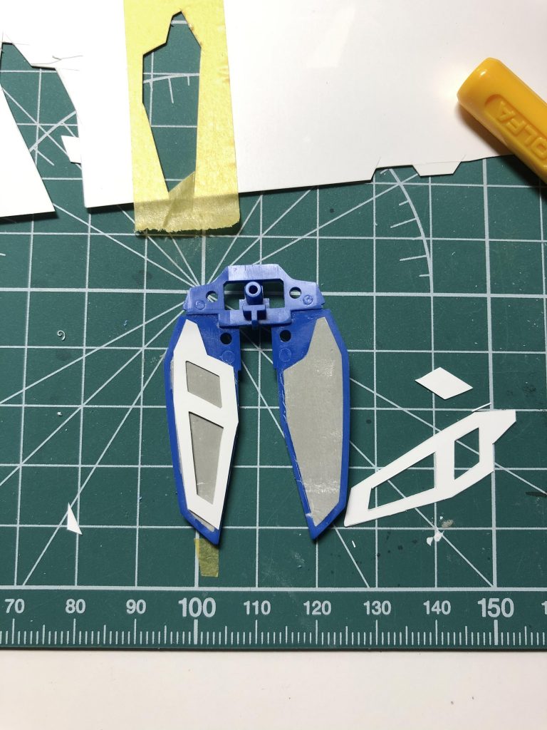 初めて裏打ちもやってみました。0.2ミリでやりましたが、薄すぎたのか接着の際に若干溶け出してしまったのは内緒です。笑