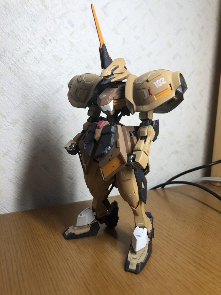 ほぼ素体が完成した時です。
まだ武装どうするかとモビルワーカーの高騰で悩んでました。