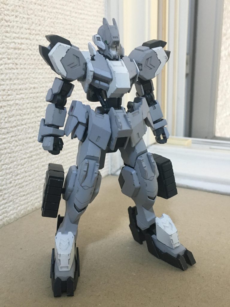2個目は最近完成したグシオンリベンジフルシティとグレイズ改のミキシング改造
ウェザリングとダメージ表現が上手くいかず、塗膜が厚くなりモールドが消え、スミ入れも上手く行きませんでした