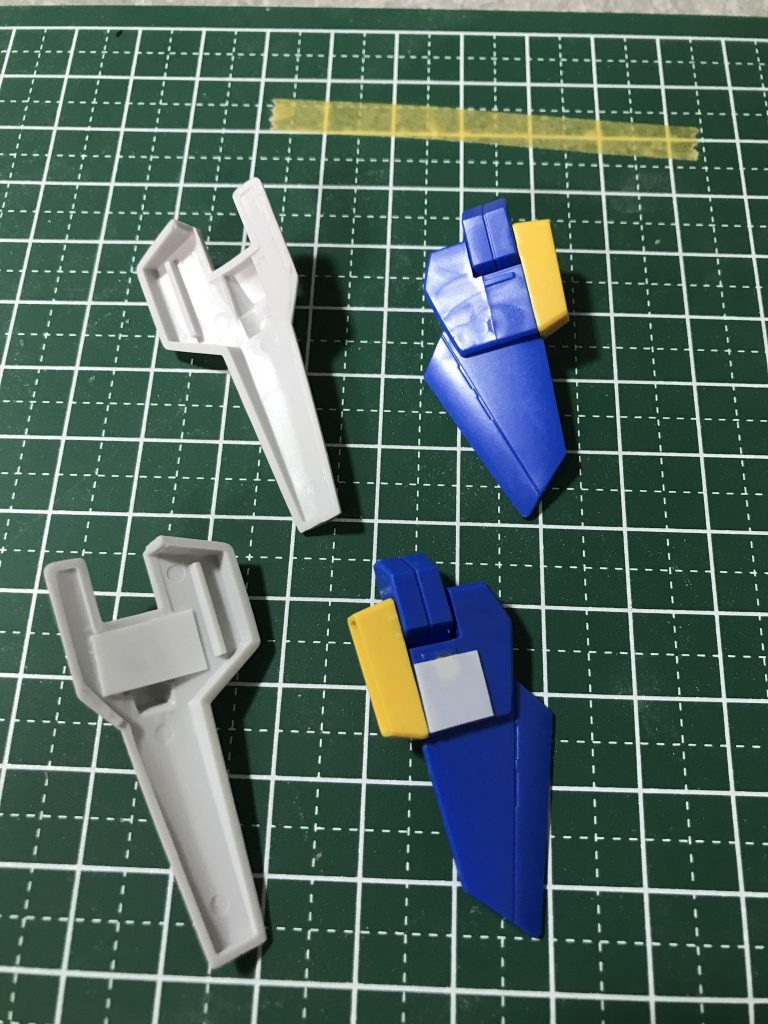 フロントアーマに磁石を仕込んで、着脱可能にしてます。 