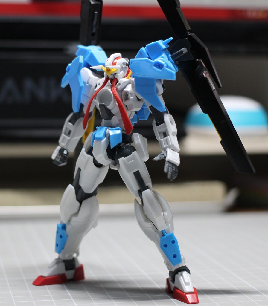 各部関節企画が違うものだったためボールデンアームズなどを埋め込みフィッティング。
ナドレらしい武器が何か欲しいと思いGNキャノンを背負わせました。
この時点で見た目はほぼ完成してますね😉