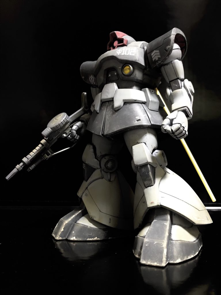 完成写真です。あぁー、大満足です！(^^)なおマシンガンはガルマのザクから借りました。またデカールは他のキットの余りです。「大尉」の設定にしました。