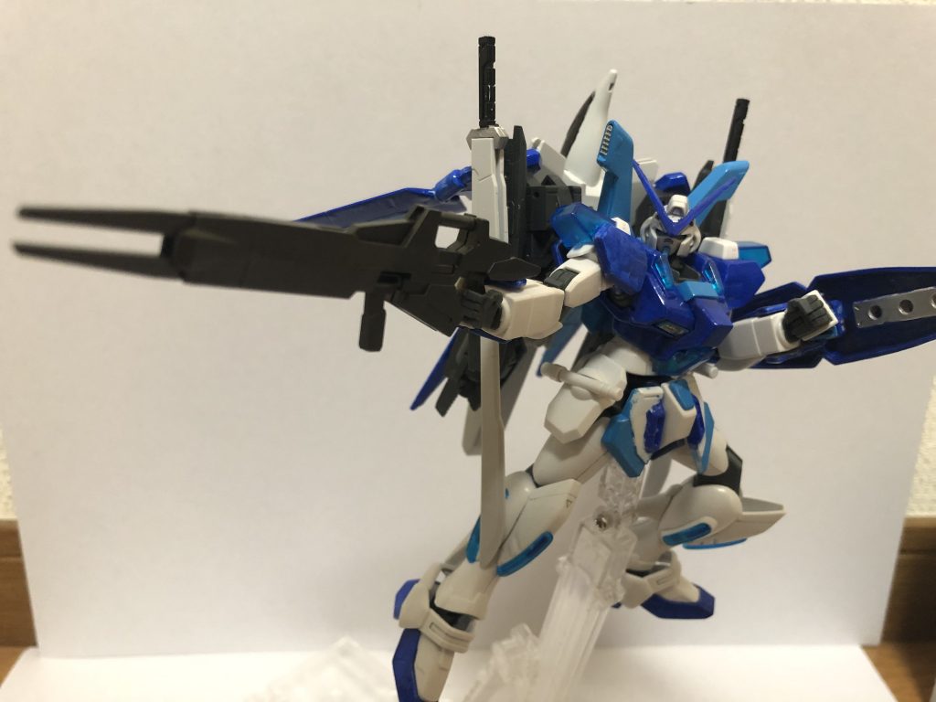 ビームライフルEパック式のビームライフル。威力の調整が可能
    +