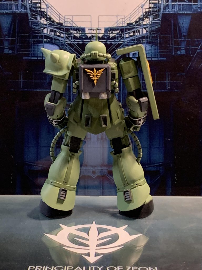 バックショット
ちなみに今回はパテ無しで、
プラ板をライターで炙りながら
装飾を付けてます。
結局、ヨレヨレに…😅