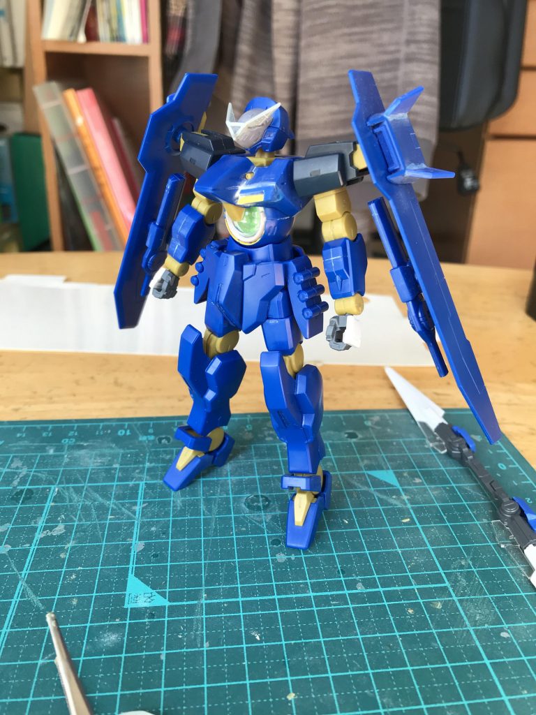 塗装前です。もうこの色でもいいかなーと思っていた時期が私にもありました。最終的には主人公味溢れるカラーリングは自分らしくないと感じたので、黒ベースに挿し色で白を入れたカラーリングに仕上げました。    +