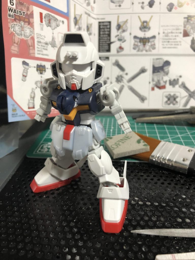 胸の一部と腰部はHGからです。HGクロスボーンガンダムのサイズ感がSDCSにはピッタリでした。