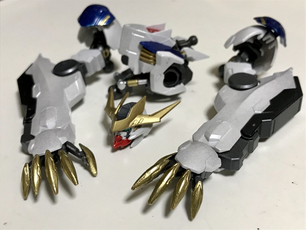 部分塗装のみです。
黄色は金に、赤と青はメタリック、白い部分にはシャインシルバー少々とパールをたっぷり吹きました。
    +