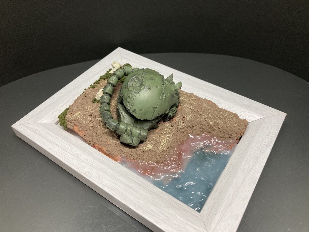 木工用ボンドで水面ぽくしようとしたら一度透明になったのに最終的に白く濁ってしまいました…