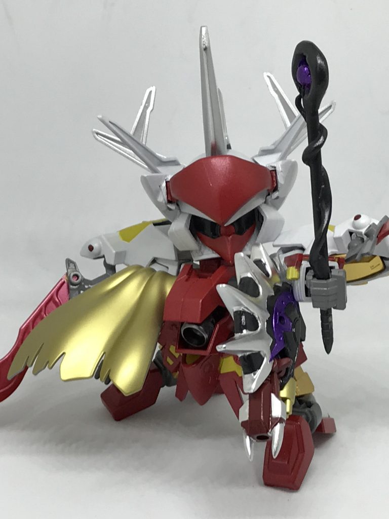 未来の技術である複合プラズマキャノンと魔法剣テレパスフィンファングでの遠距離攻撃が得意