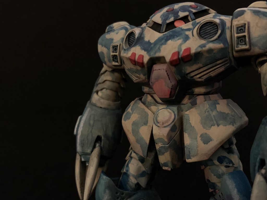 黒バックの方が締まって見えます。