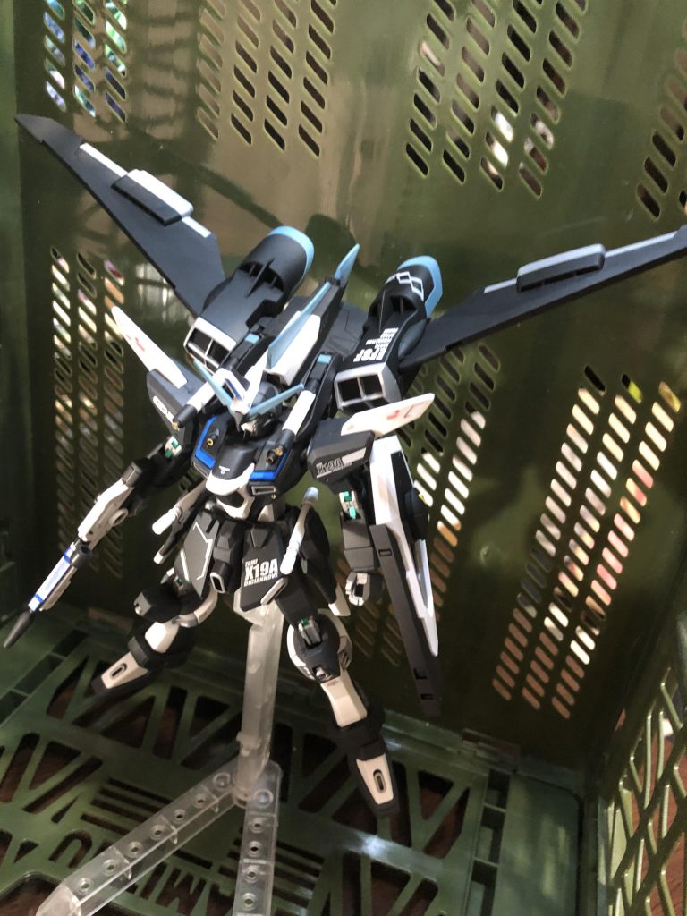 今回はタミヤさんのラバーブラックとマッドブラック使いました。