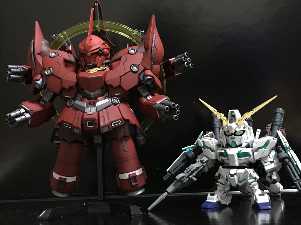 大きさ比較。まずは直接闘ったフルアーマー・ユニコーンガンダムと。