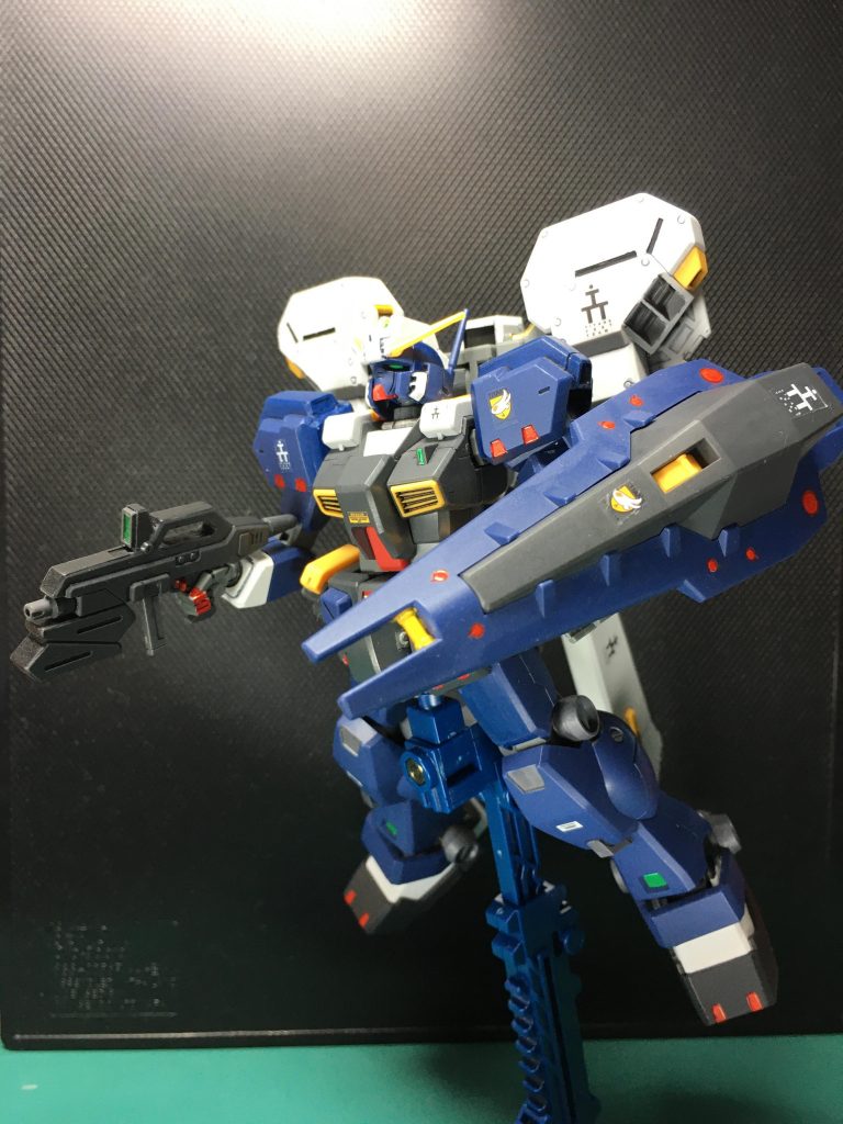 ヘイズル系共通のビーム・ライフルとシールド・ブースターも付属してお得です。MGにはシールド・ブースターがない代わりにジム・クゥエルなどとの組み替えが出来ましたね。