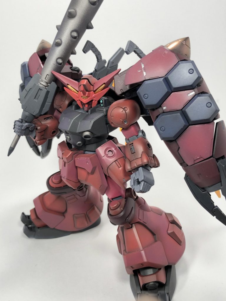 赤を複数組み合わせて塗装しましたが、バランスを取るのが難しかったです。膝はサイサリスの方が好みだったので、それを使用しています。
    +