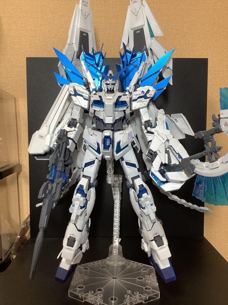 パール塗装にガイアノーツのプレミアムセミグロスクリアー。普段はつやけし気味だけど光を当てると綺麗に反射していい感じです。