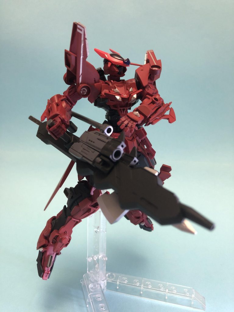 いくつかポージング。ビーム砲を構えてます。