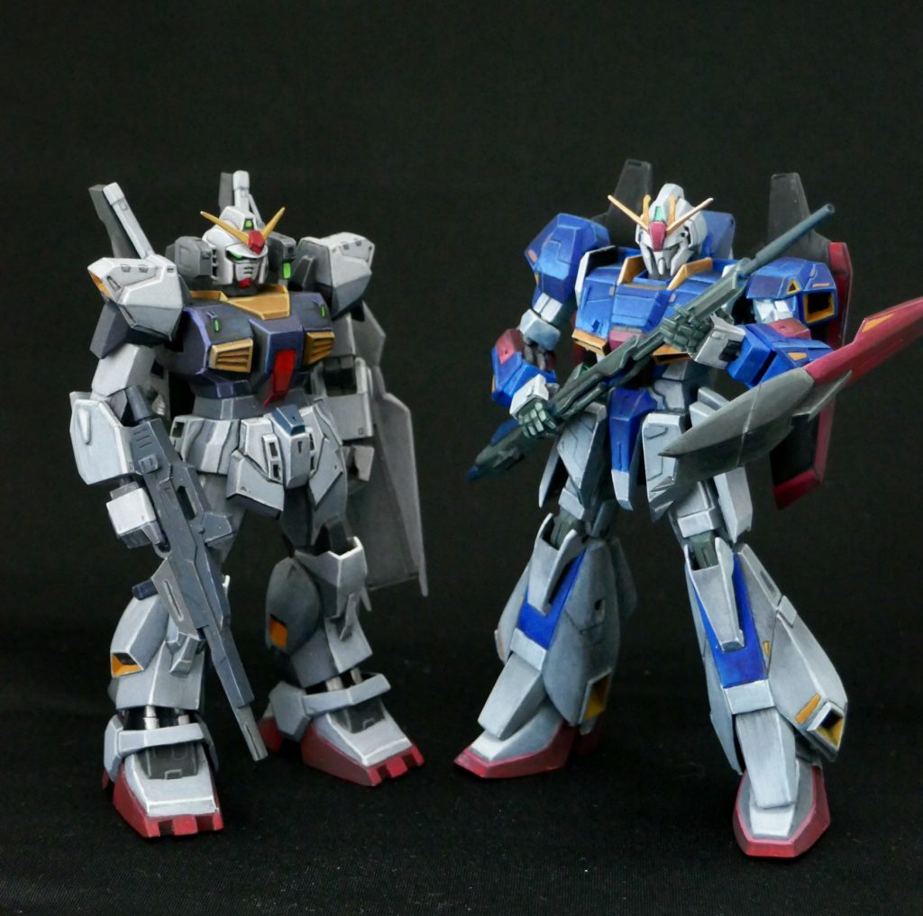 新旧主人公機体でパシャリ!半年前に作ったmk-2から多少はレベルアップしただろうか、並べるとテンション上がるわ〜