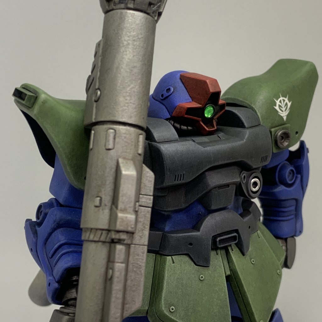 関節位置の調整はしましたが、パーツ形状はそのままです。合わせ目消しとディテール掘り直しは出来るだけ丁寧にを意識しました。
    +