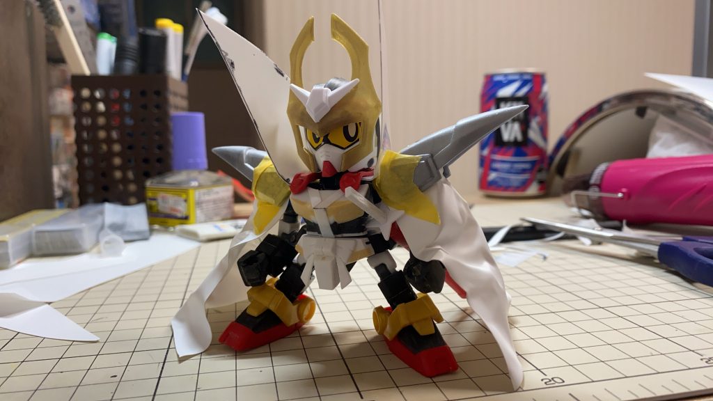 マントはプラペーパーをヒーターで適当に曲げて作りました。