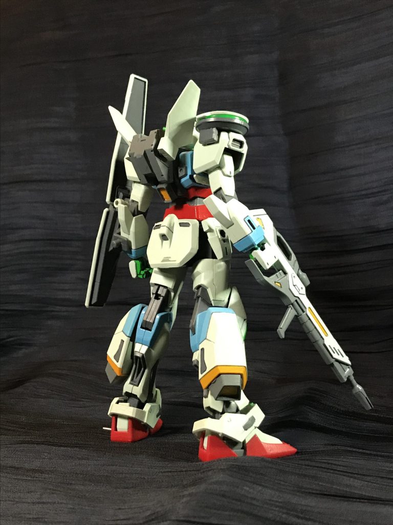 主人公機として大丈夫なのか不安になる地味な背中。
背中はフラットなのが好みです。