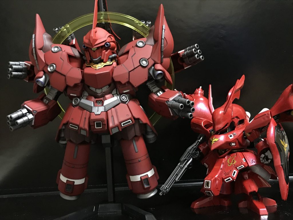 次は大きめのモビルスーツ、ナイチンゲール先輩と。まだまだ。