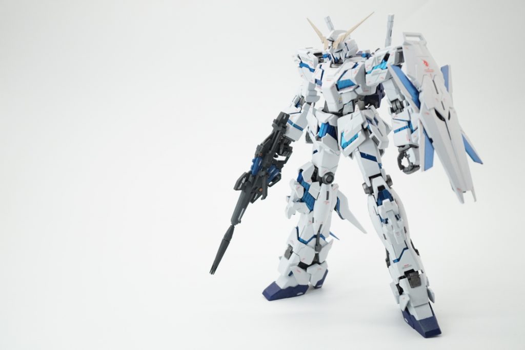 青いフレームが白とマッチして涼し綺麗!