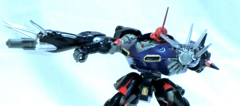 　基本的にはケンプファーにハイ・ゴッグを着せる感じで作っています。