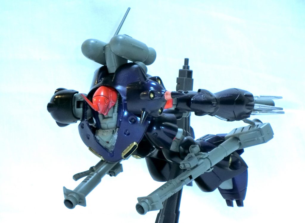 　フル装備。ハンドミサイルと重複するシュツルムファウストは省略し、背中に付けられなくなったジャイアント・バズを脚に移動。結局実弾兵装も積む。