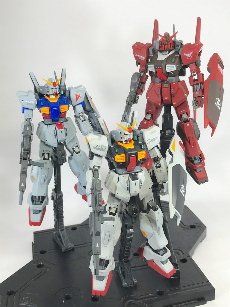 このショットでは、こんな会話があったりして? クワトロ:なんだこのプレッシャーは!    アムロ:ああ、嫌な感じだ!         カミーユ:あそこ!!+