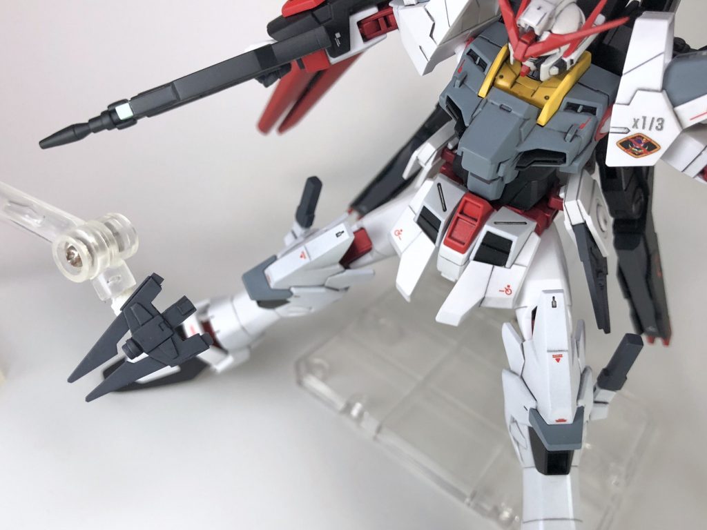 そして隠し球サイドアーマー内にはフルスクラッチしたプリスティスが一対納められています。プレアとの絆であるドレッドノートイータへのリスペクトも欠かさないように