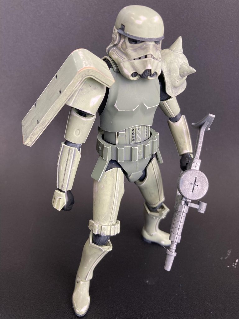 たまに寂しそうな顔つきをしている時は、量産型の宿命と自分を重ねているのかもしれません・・