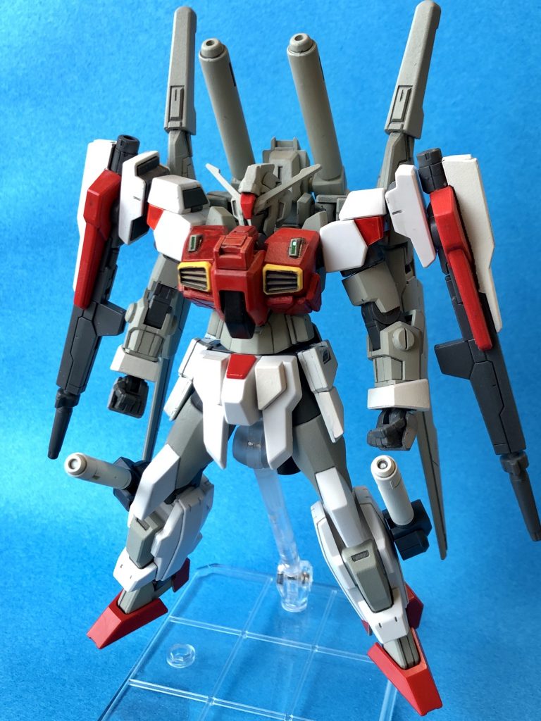 AGE-2に切って貼ってを繰り返して、マッシブな雰囲気に。
肩のキャノンはほとんどダブルバレットのままです。