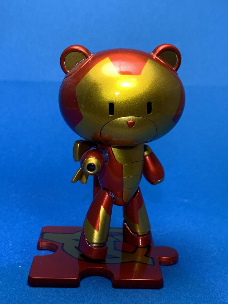 台座もアベンジャーズのロゴで塗装しました。