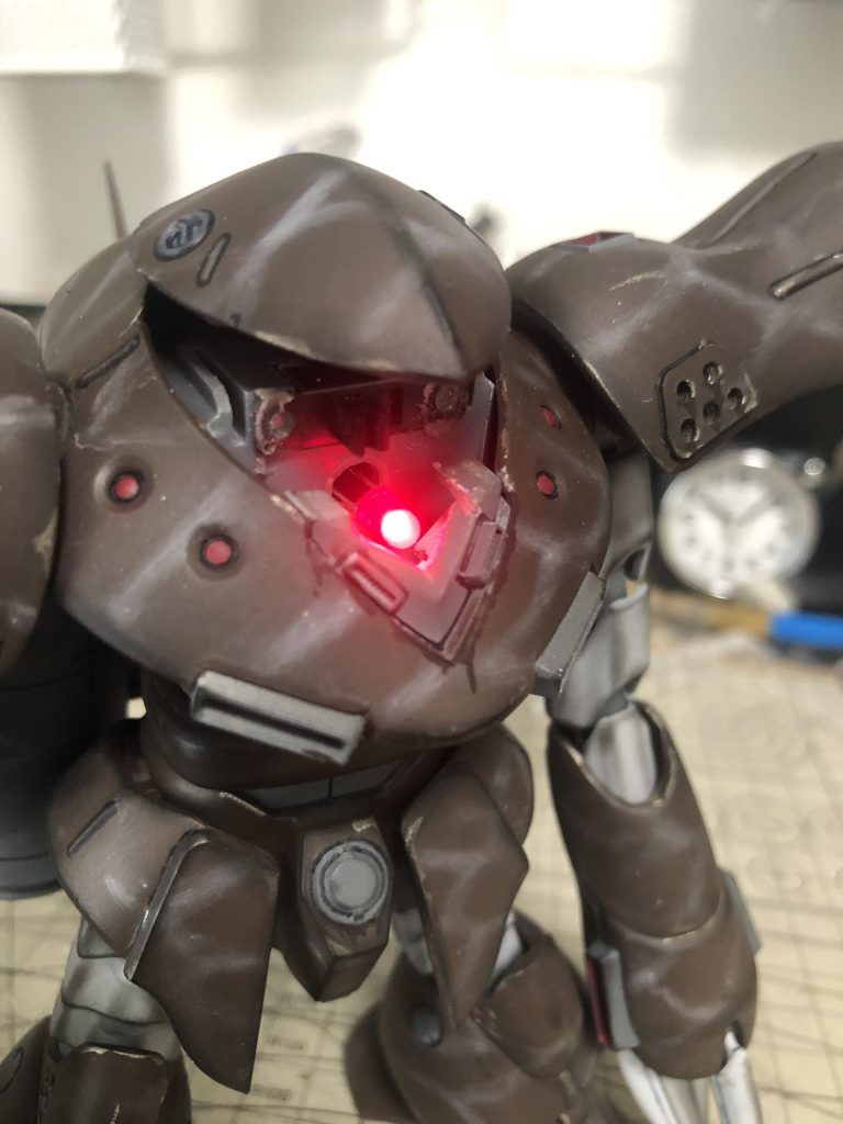 もう一つは電飾。LEDでモノアイを光らせるのはかなり満足度高いですね。
    +