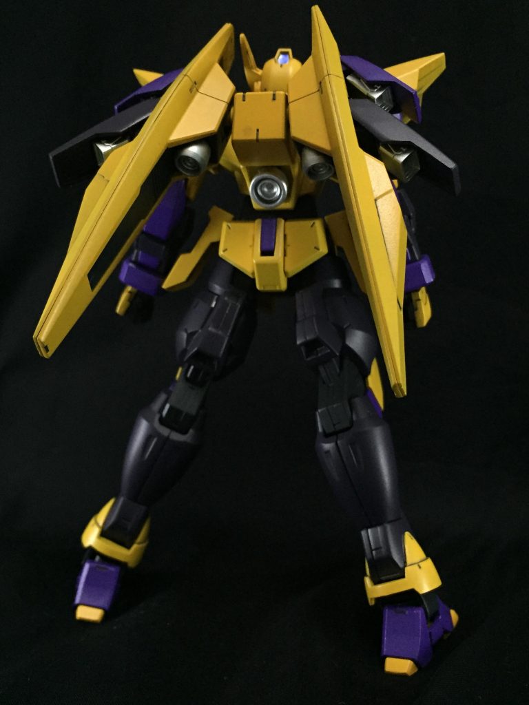 背面。バーニアとスラスターはガンプラマーカーのシャインシルバーで塗装。
かなり発色が良くて気に入りました。おススメです。