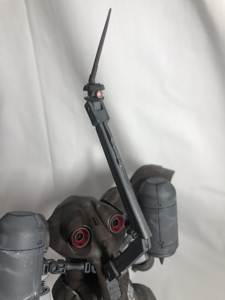 サンダーボルトに影響されてサブのモノアイ付き潜望鏡を装備。潜水時はもちろん、陸戦時は背面の確認が可能です。
    +