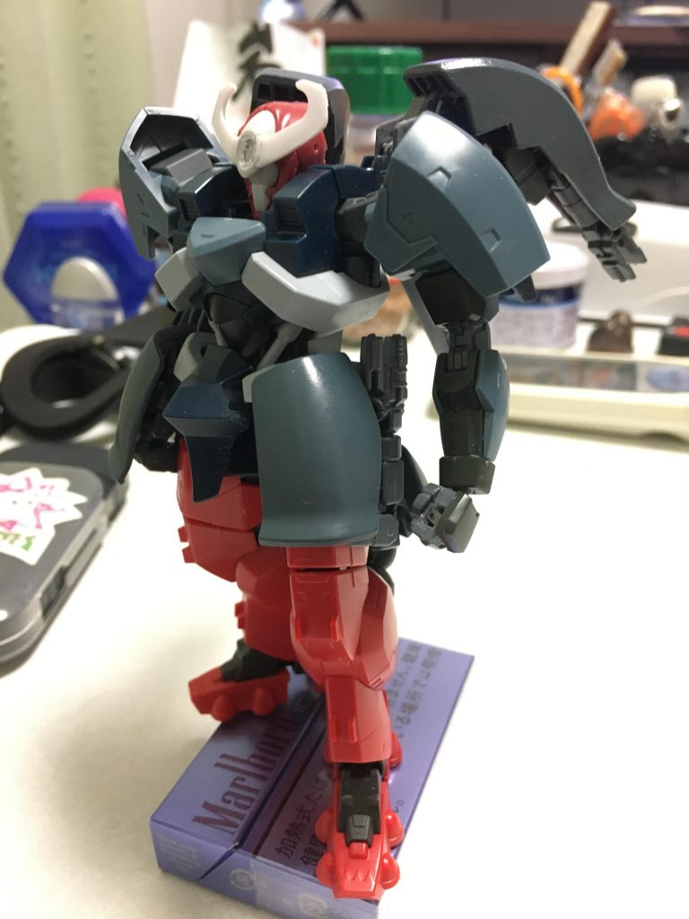 塗装前。とりあえず本体のコンセプトが固まってきた頃。腰の追加アーマーとなるローゼンズールの余りパーツが漏影の腰帯パーツにガツガツ当たるので、のちに削って干渉を減らすことに。このまま行けたらもうちょっと鎧っぽかったんだけどなぁ…と反省点ですTT