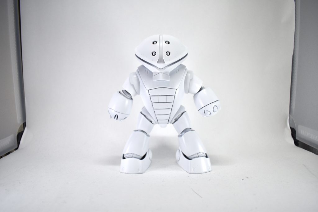 白アッガイガイアノーツのEXホワイトだと隠蔽力が高く塗り重ねれば綺麗な白色になります。あんまり綺麗だったのでなかなか影が描けず…