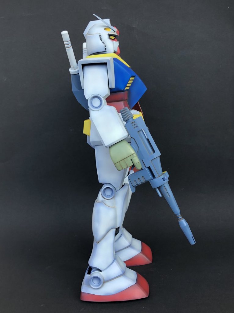 真横は設定画そっくり。