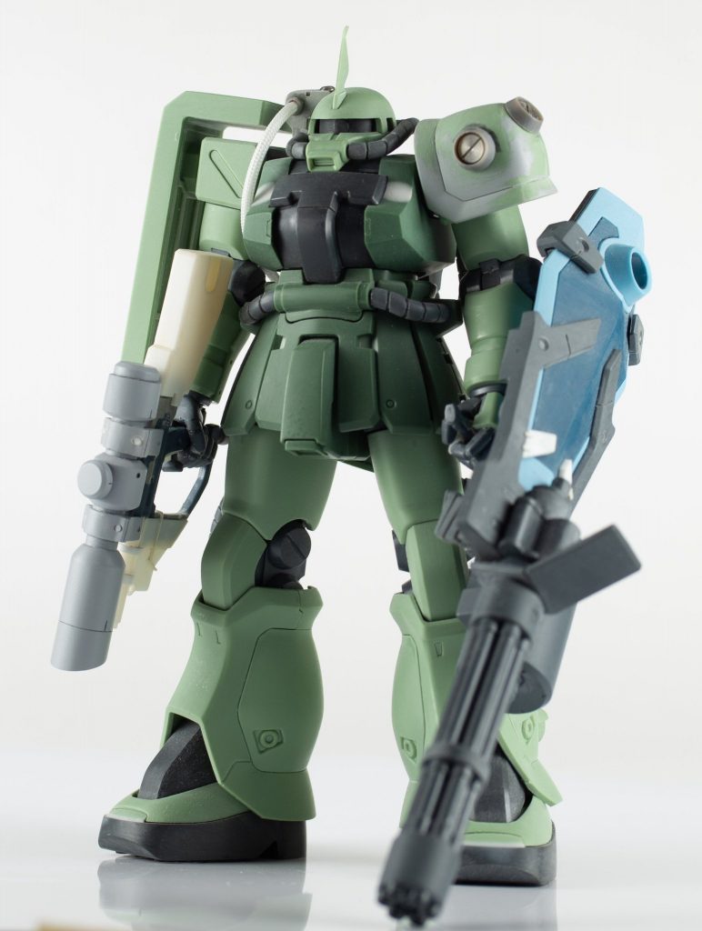 カメラガンはザクマシンガンをベースにMGザクのバズーカやプラパイプ、プラ板と市販パーツで出来てます。