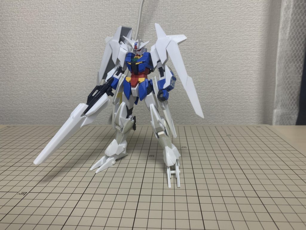 製作中期段階シルエットのラインを確認しながら、各所の線の流れを意識しながら調整する作業です。