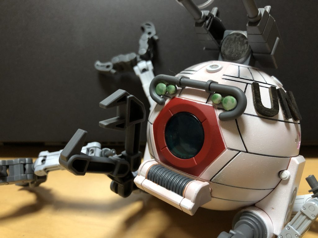 本体は400円のガシャポンボールです。