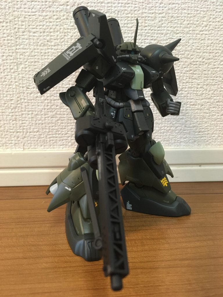 漢字のデカール、気に入ってます。使いどころはあまり無いですが…。
ライフルは別の市販の物をプラ板などで盛ってます。