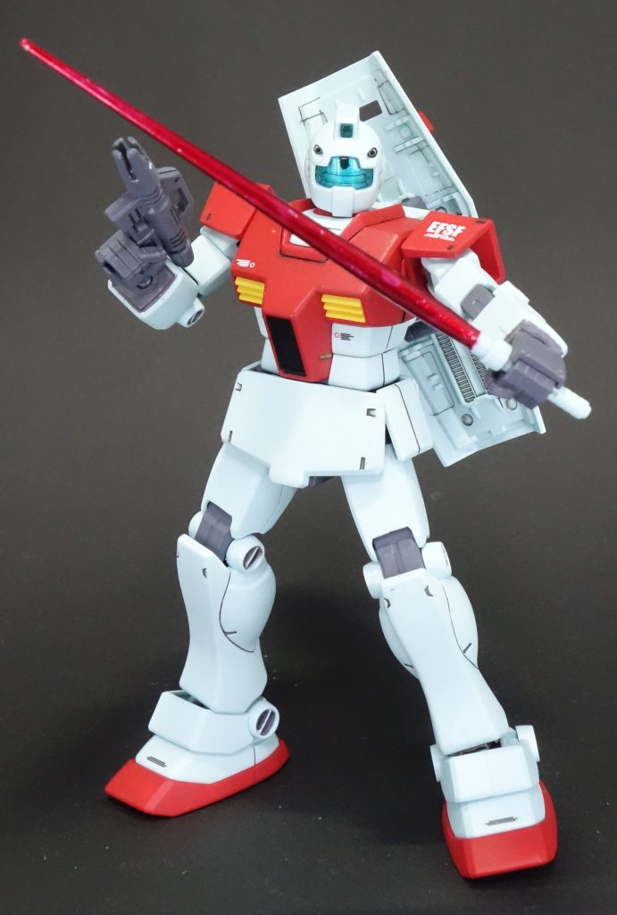 ビームサーベルは4 artist markerのシルバーの上に水性ホビーカラーのクリアレッドを塗ったものです。