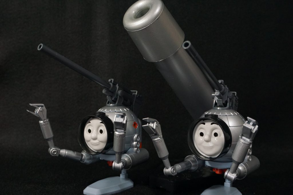 一斉射撃！原作の完成度を再現するのはなかなか難しいです。砲身の部分はトーマスラムネの容器+ホームセンターで買った戸当たりゴムです。
