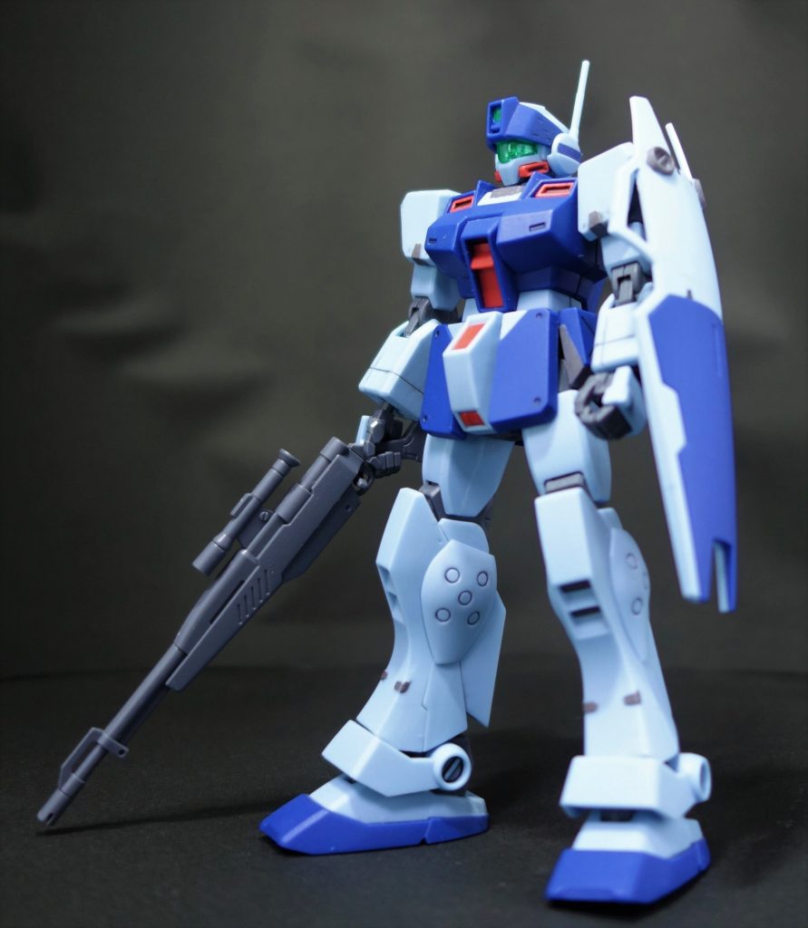 主に作例通りに部分塗装しました。
肩の灰色や横腰パーツなどは何となく塗ってみました。