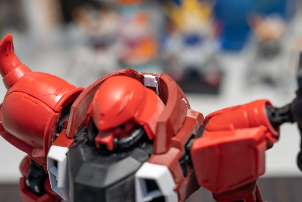 少し寂しかったのでエリの内側にフレーム状ディテールを追加。