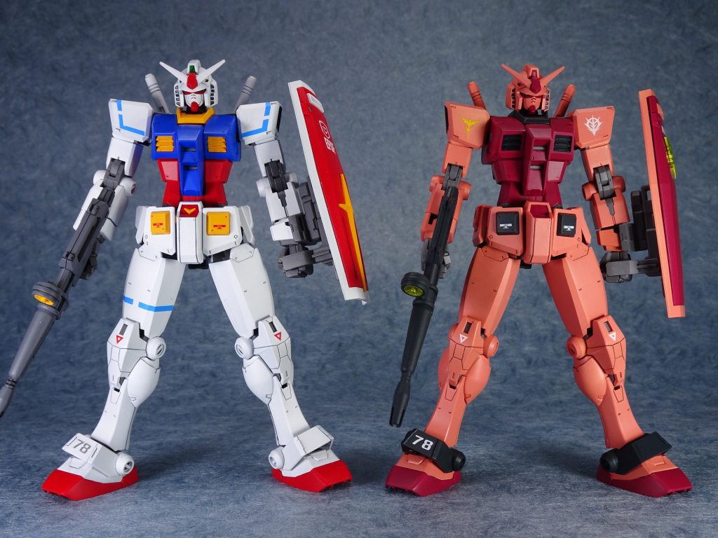 ＜カラーレシピ＞■アムロ機＞白：下地にミッドナイトブルー（クレオス）＋EXホワイト（ガイア）＞赤：モンザレッド（クレオス）＞青：インディーブルー（クレオス）＞黄：橙黄色（ガイア）＞グレー：ニュートラルグレー（クレオス）＞ブルーライン：スカイブルー（クレオス）■キャスバル機＞ピンク：ガンダムカラーMSシャアピンク（クレオス）＞レッド：ガンダムカラーMSシャアレッド（クレオス）＞黒：ミッドナイトブルー（ガイア）＞紋章・ツインアイなどの金：スターブライトゴールド（ガイア）
    +