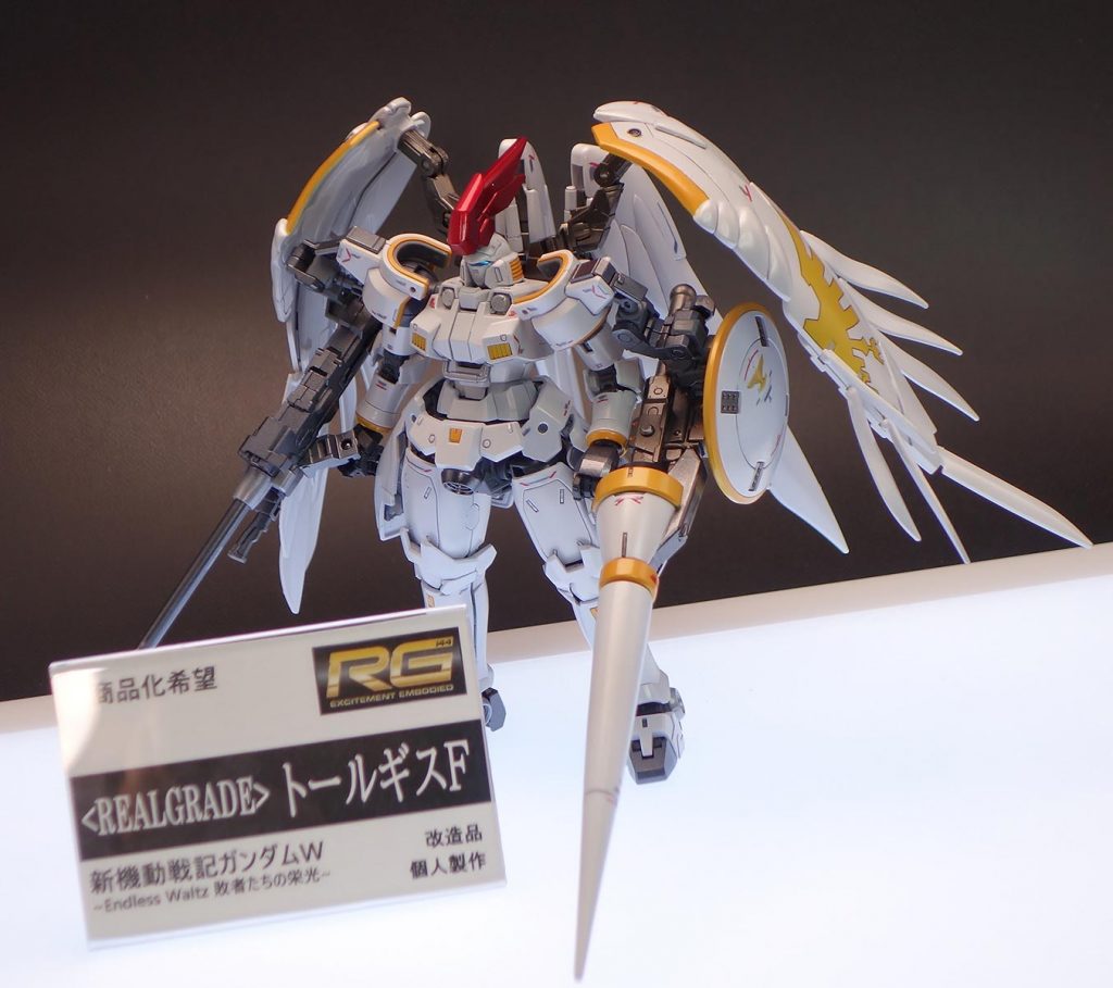 トレス台に置いたらなんかそれっぽかったのでプレートも作ってみました。この角度がそれっぽい。