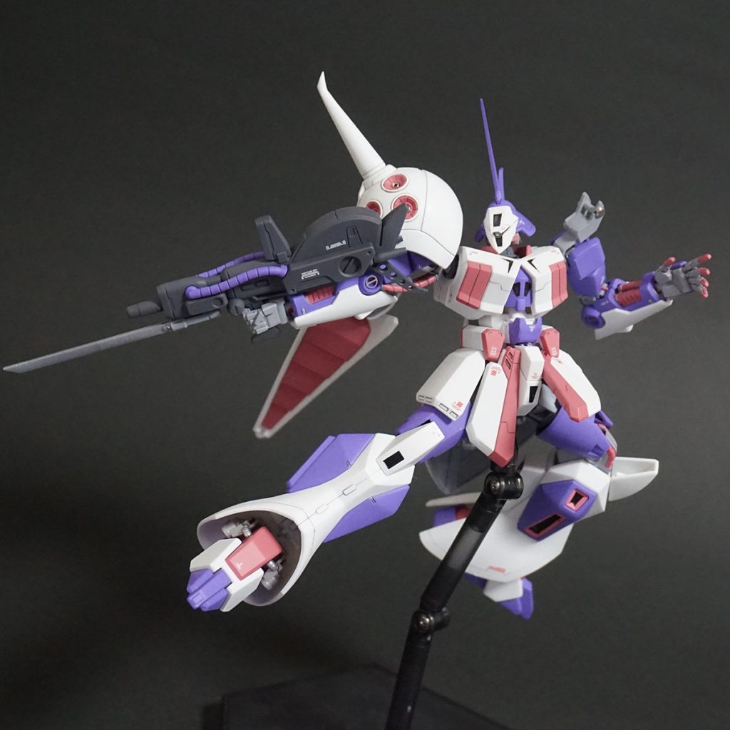 ビームライフルを構えて